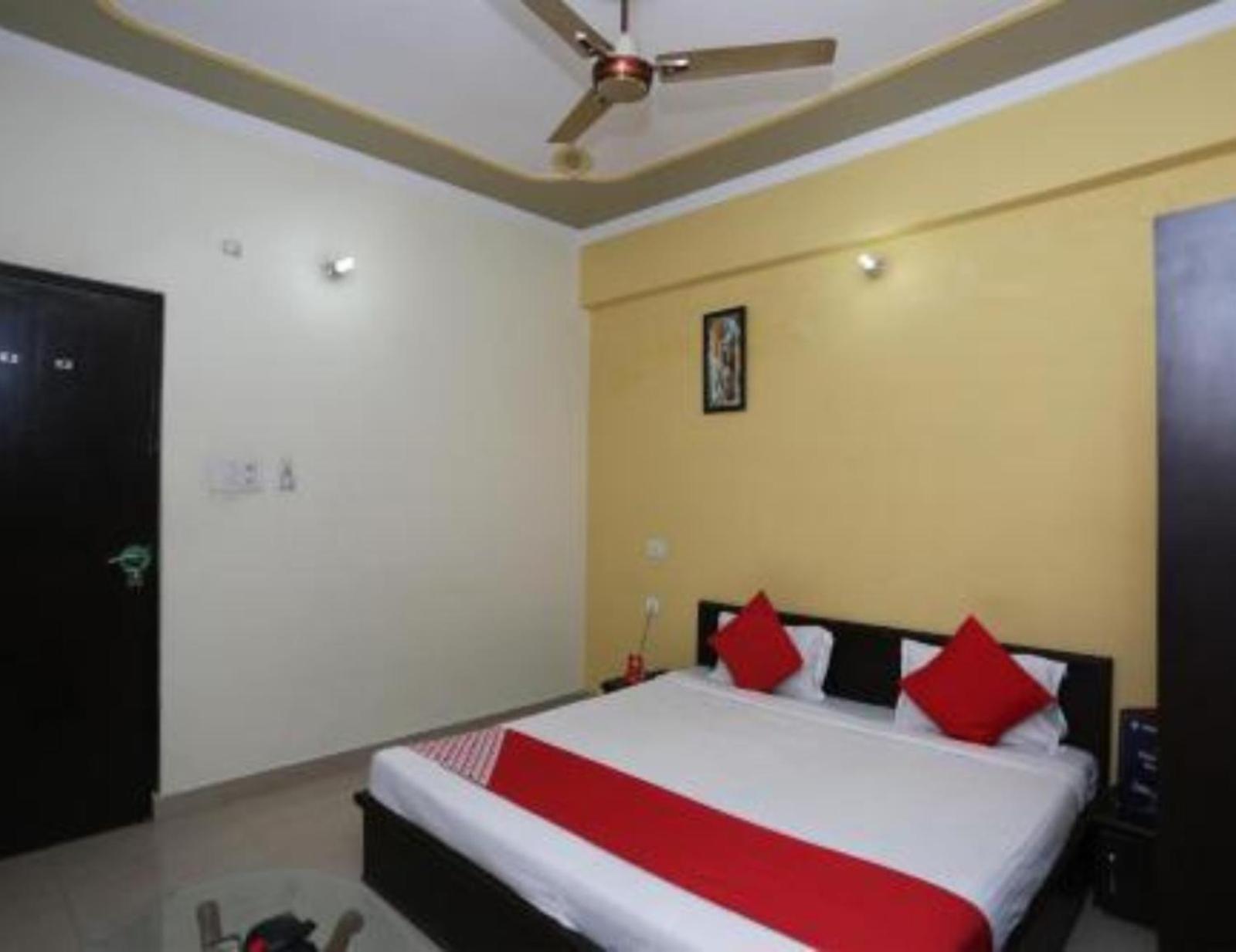 Hotel S K Palace Lucknow , Best Hotel In Lucknow , Hotel In Transport Nagar Lucknow ,Budget Hotels In 勒克瑙 外观 照片