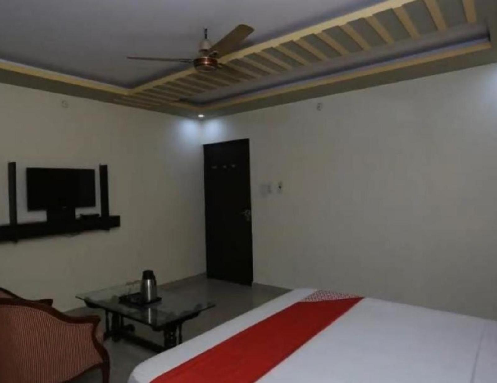 Hotel S K Palace Lucknow , Best Hotel In Lucknow , Hotel In Transport Nagar Lucknow ,Budget Hotels In 勒克瑙 外观 照片