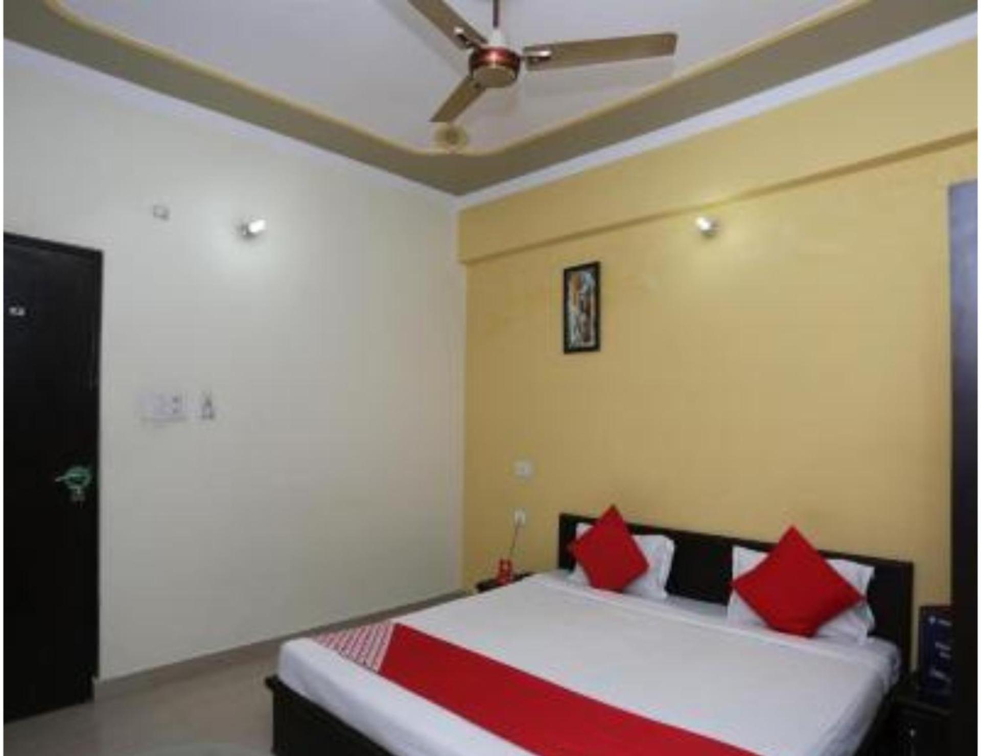 Hotel S K Palace Lucknow , Best Hotel In Lucknow , Hotel In Transport Nagar Lucknow ,Budget Hotels In 勒克瑙 外观 照片
